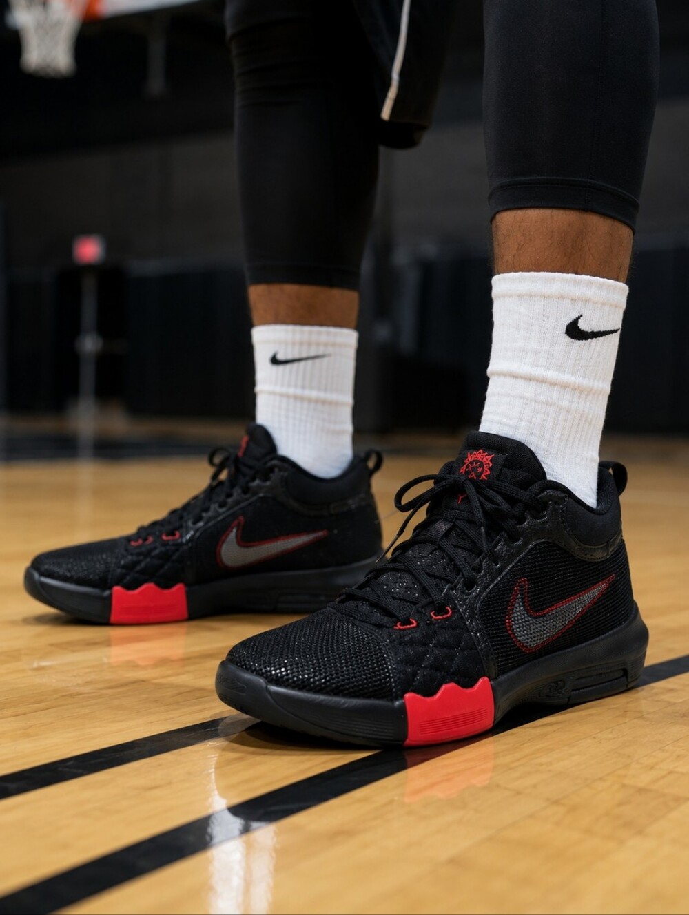 Nike LeBron Witness 8 Basketball Sneakers Black Red Men's Size 10 NIB